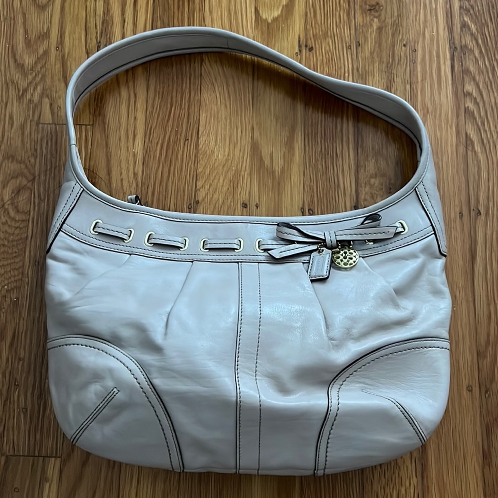 EUC Coach cream hobo bag